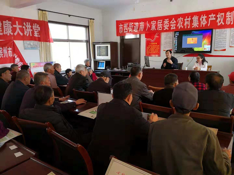 圖一：11月1日，名醫(yī)健康大講堂專家走進(jìn)南海社區(qū)南卜村，開展“關(guān)注胸痛·只為健康的你”健康宣講.jpg