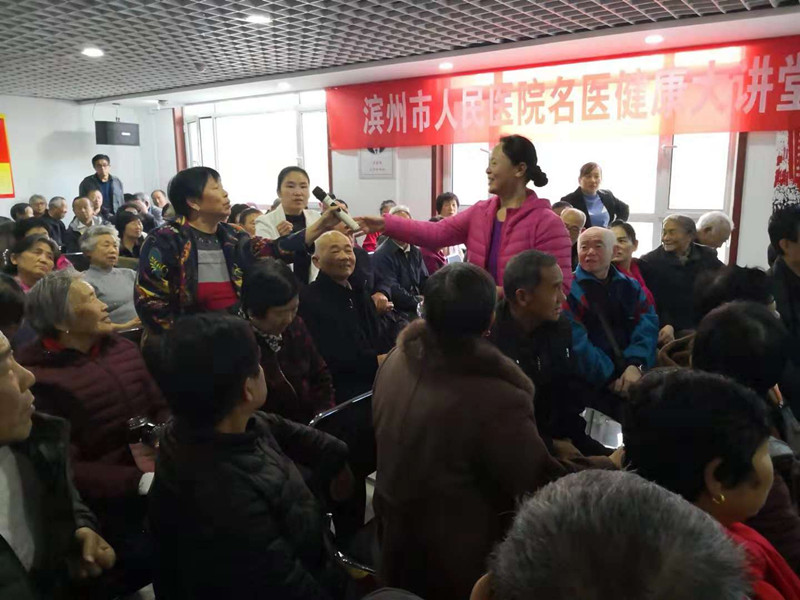 圖三：11月13日，世界糖尿病日，名醫(yī)健康大講堂內(nèi)分泌科專家走進(jìn)濱州市福鑫養(yǎng)老中心開(kāi)展健康宣講.jpg